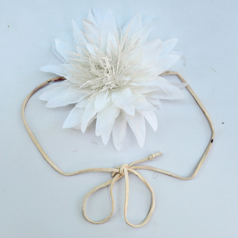 Flower wrap-choker-necklace - White Rosette