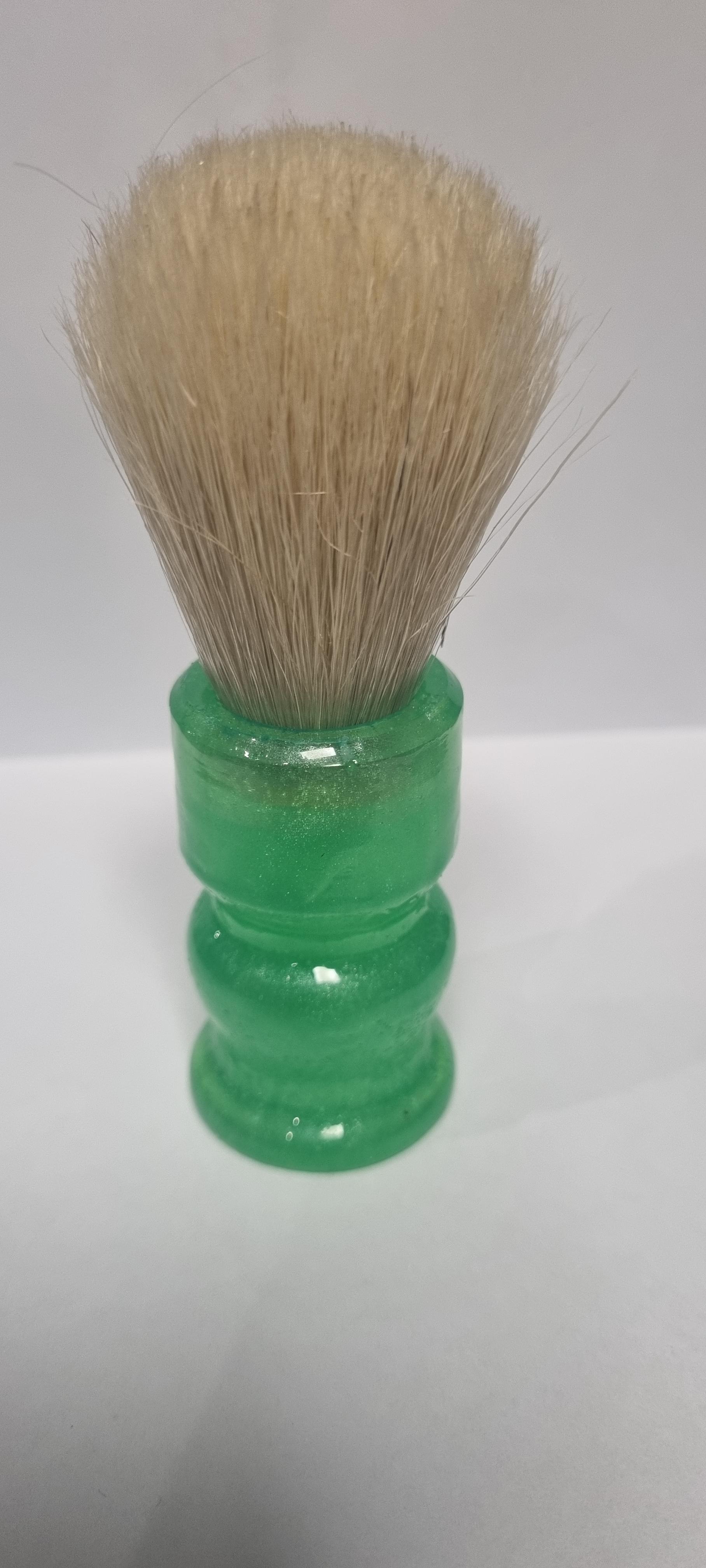 Solid resin cast brush body. (Medium)