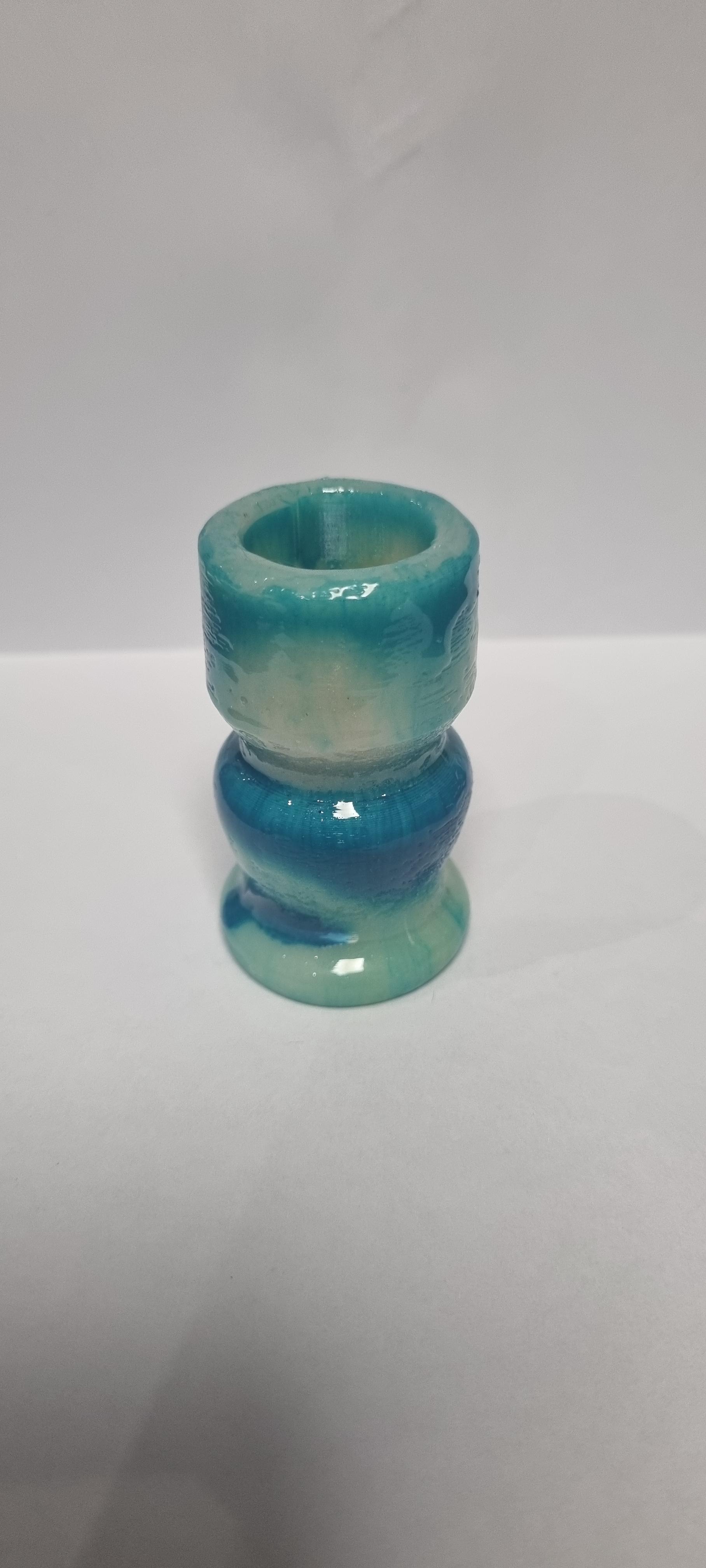 Solid resin cast brush body. (Medium)