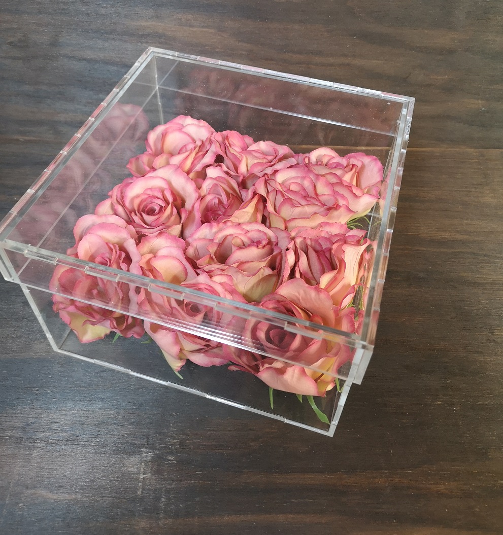 Acrylic boxes with a separate lid in different sizes