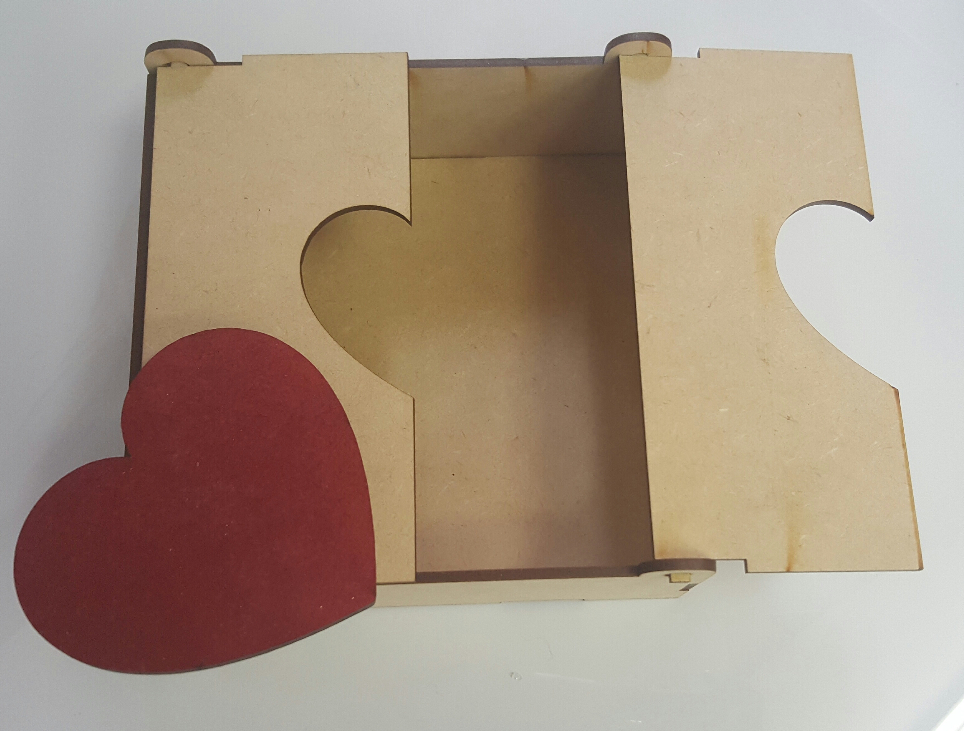 Opening heart lock box 15 x 15 x 7 cm high