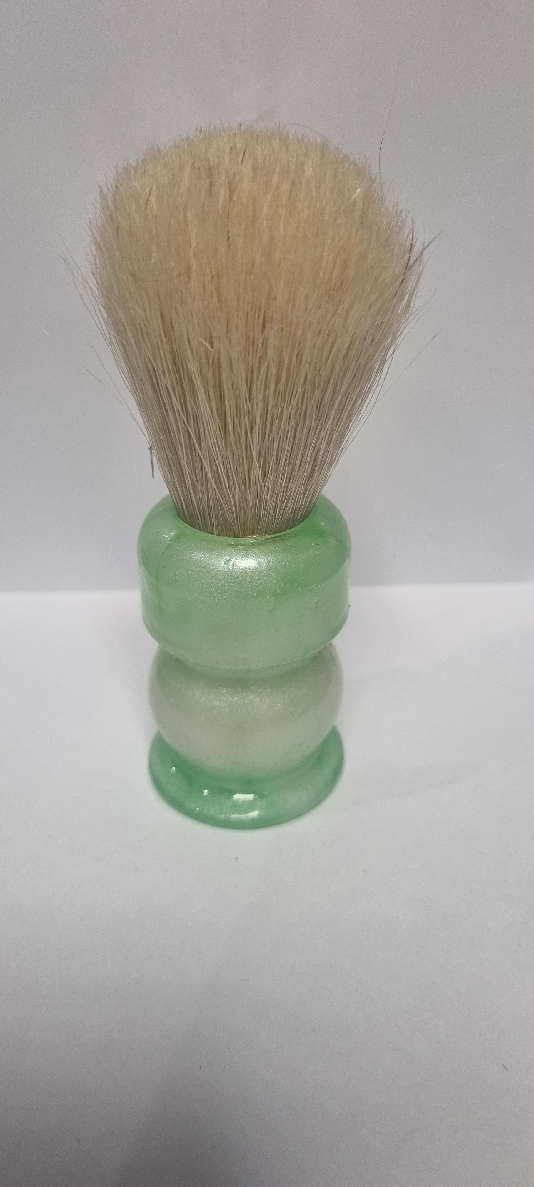 Solid resin cast brush body. (Medium)