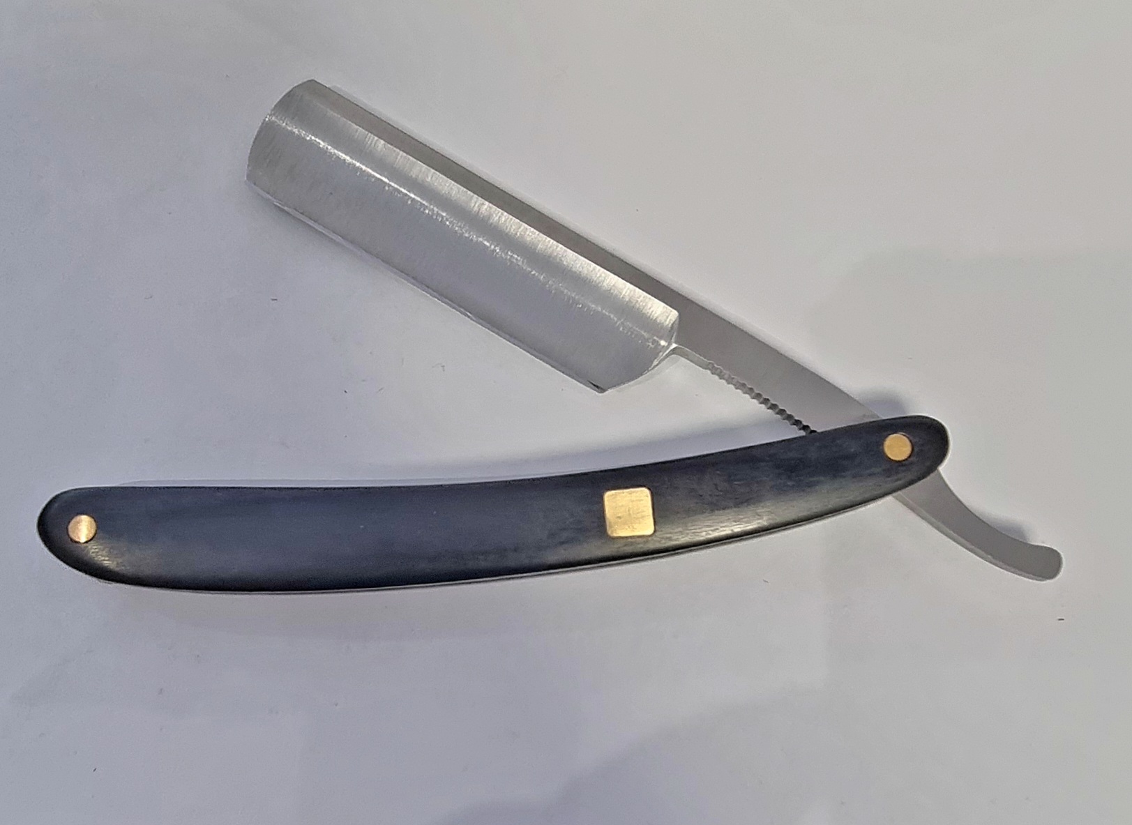 6/8th Wooden handle straight razor