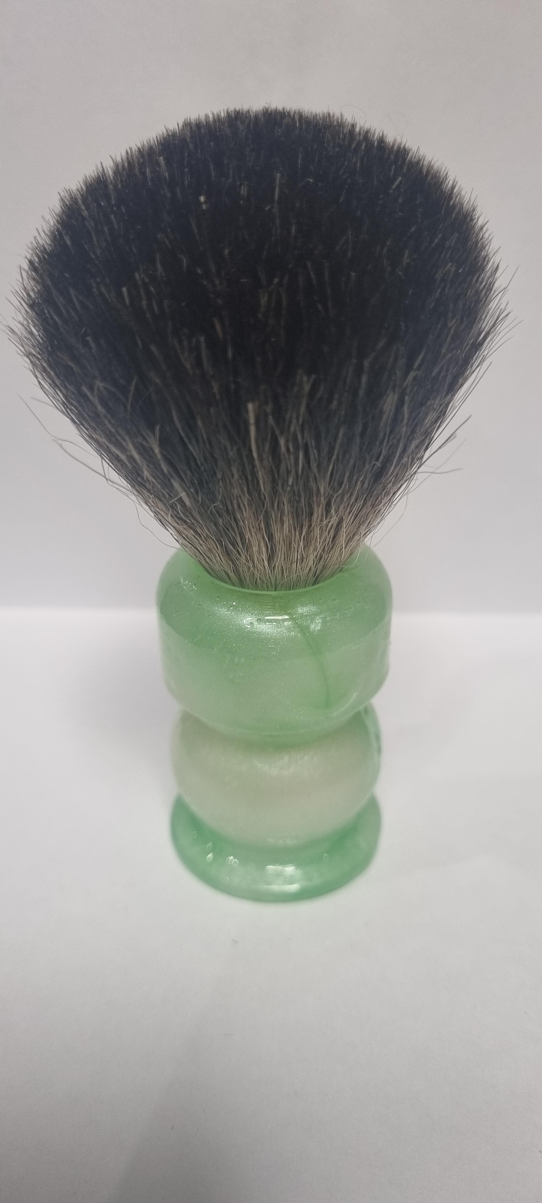 Solid resin cast brush body. (Medium)