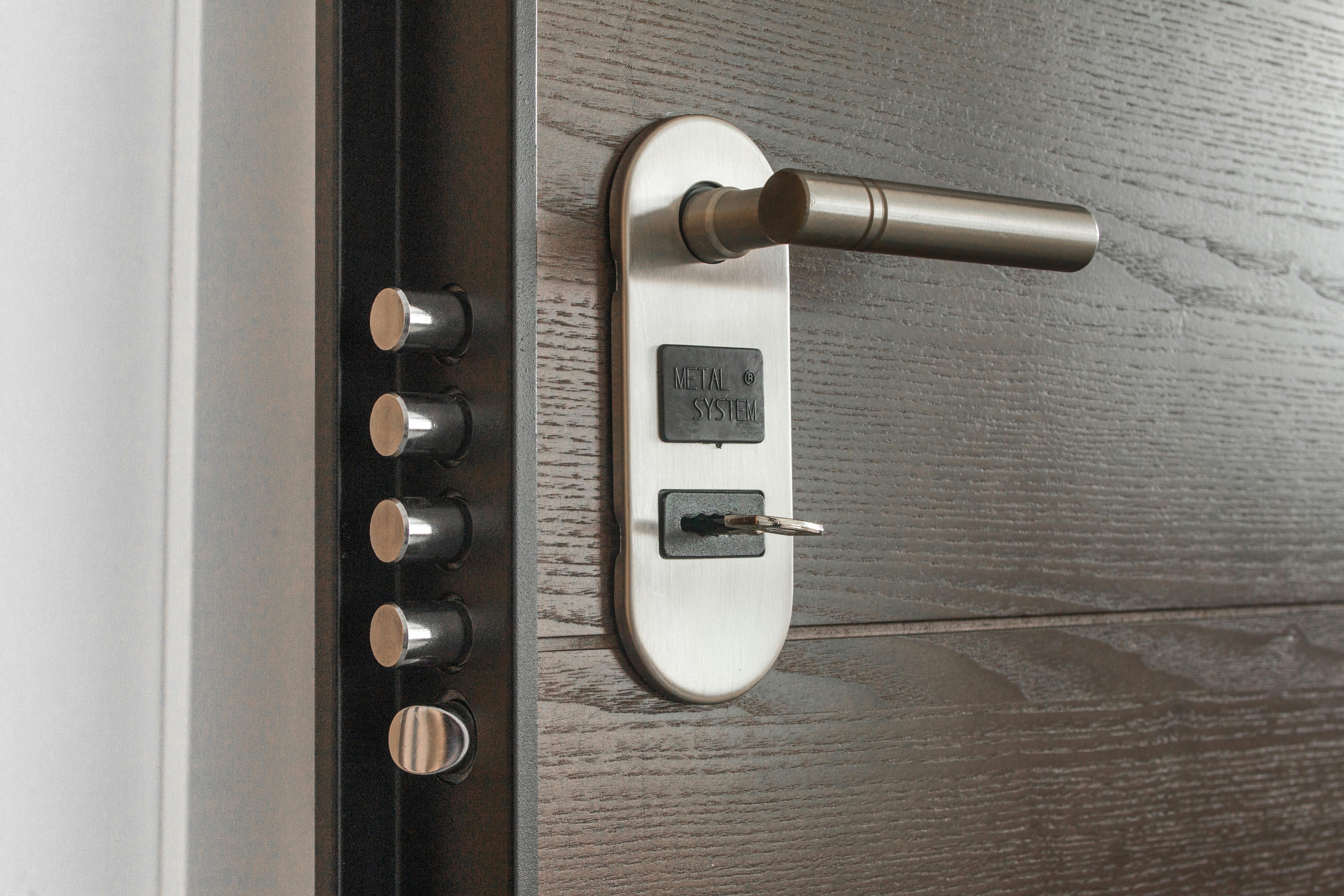 Elevating Home Security: Smart Locks & CCTV Integration