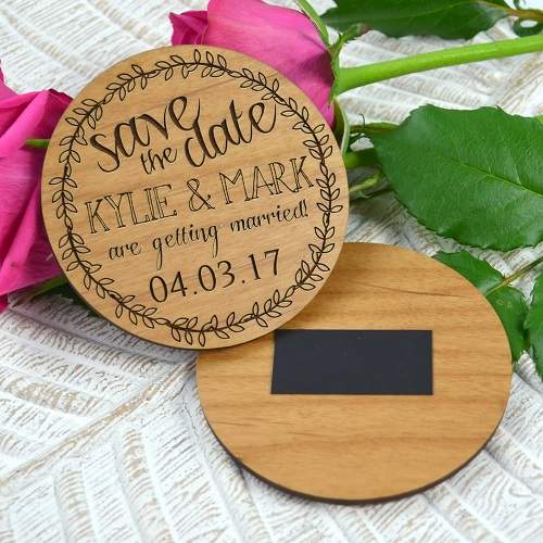 2240 Save the date Round Wood 8 x 8 cm