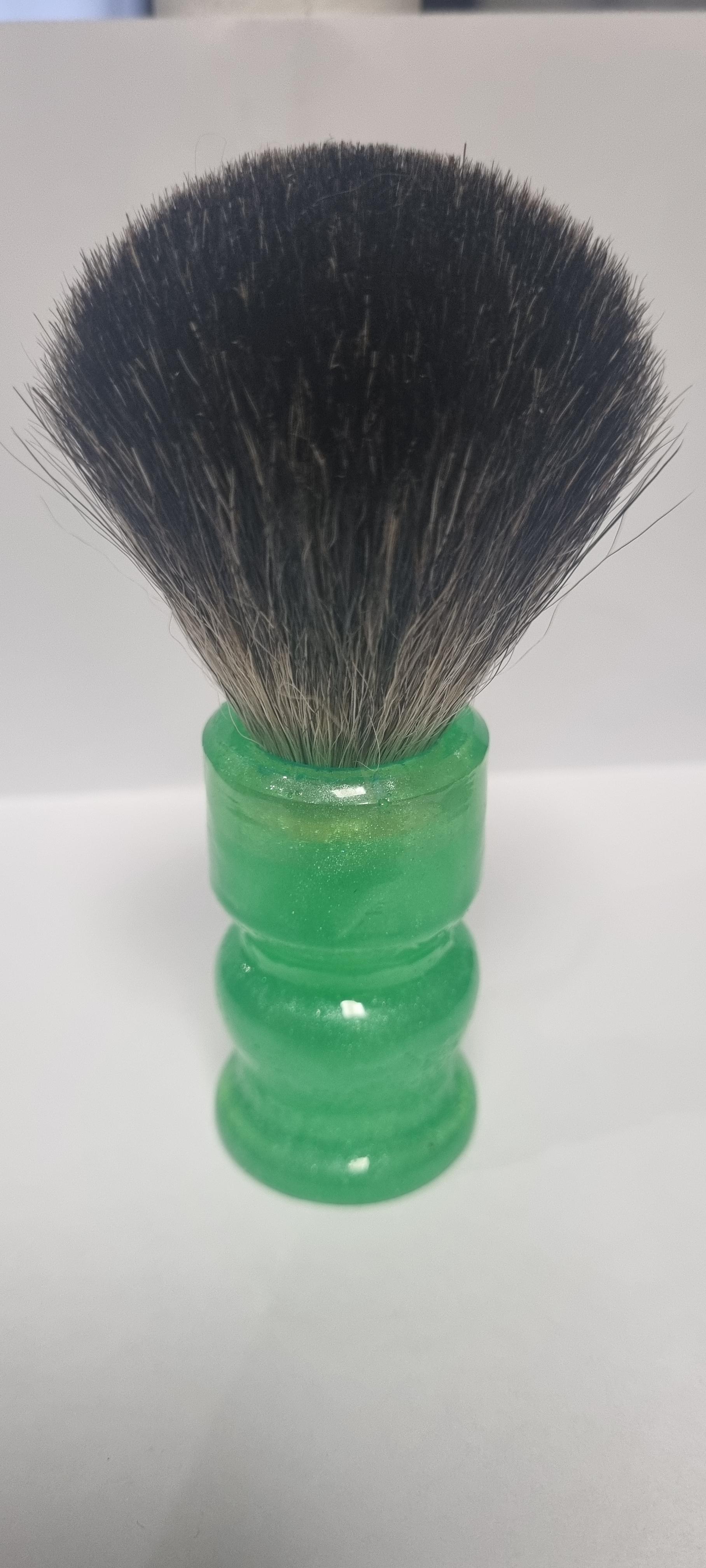 Solid resin cast brush body. (Medium)